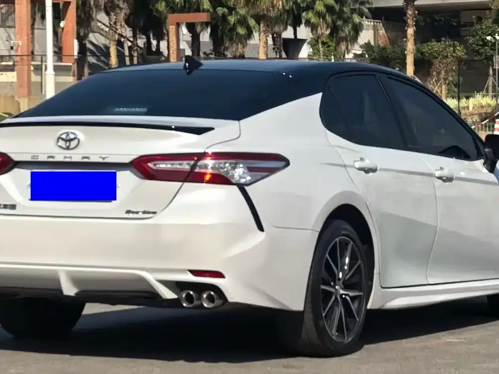 Toyota Camry — фото 5