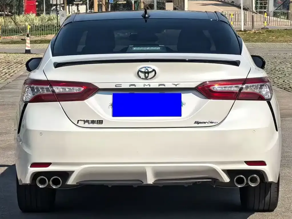 Toyota Camry — фото 4
