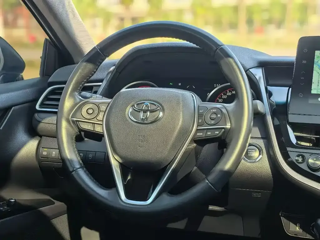 Toyota Camry — фото 7