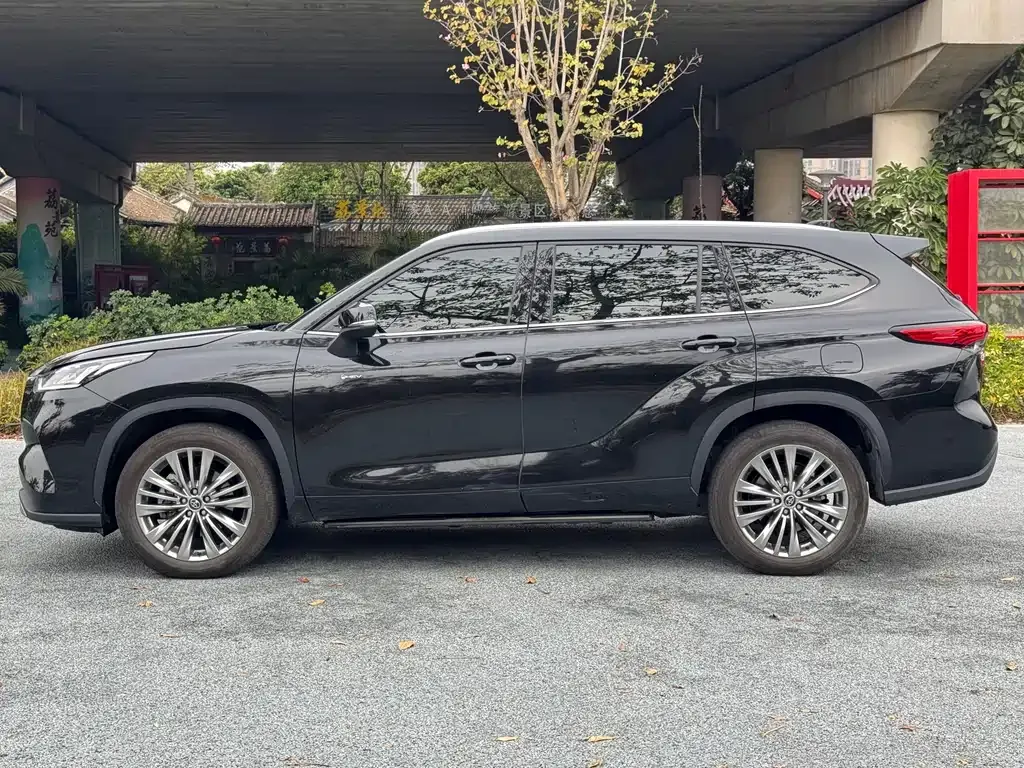 Toyota Highlander — фото 10