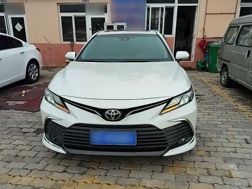 Toyota Camry — фото 6