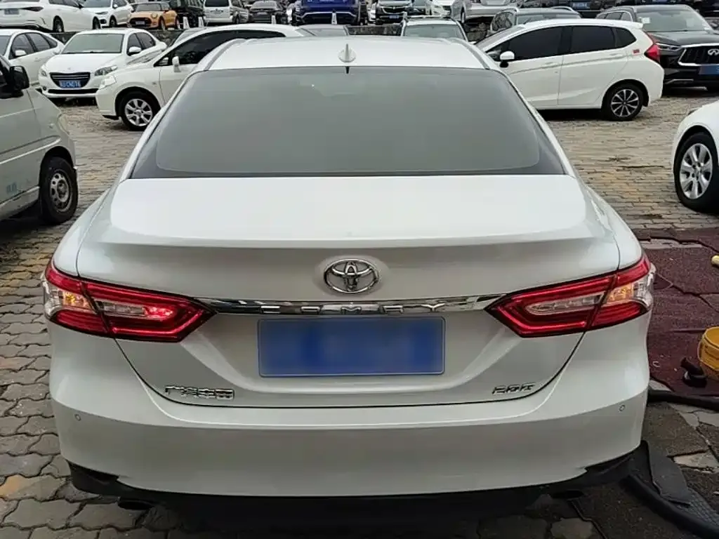 Toyota Camry — фото 7