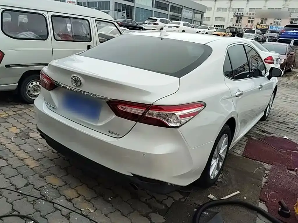 Toyota Camry — фото 4