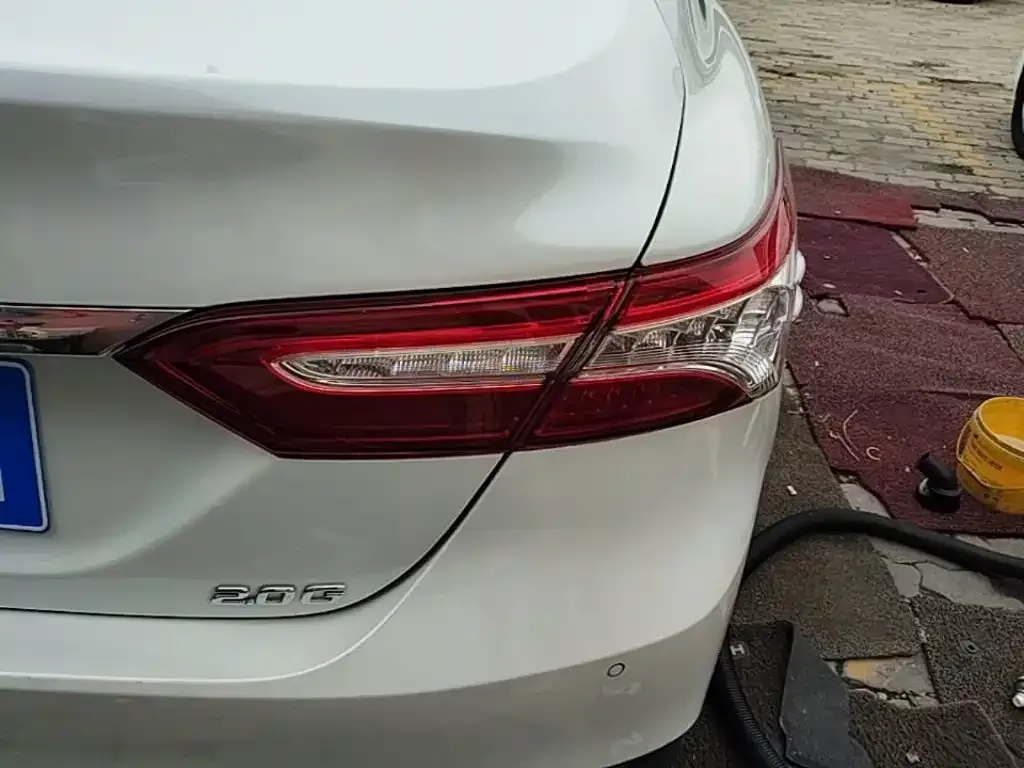 Toyota Camry — фото 9