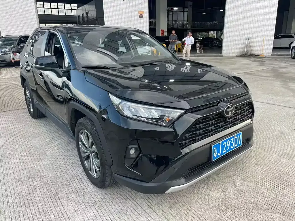 Toyota RAV4 — фото 7
