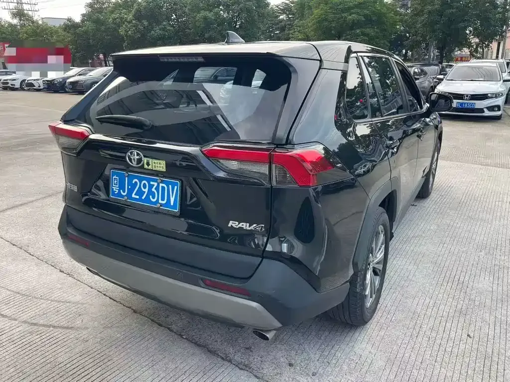 Toyota RAV4 — фото 4
