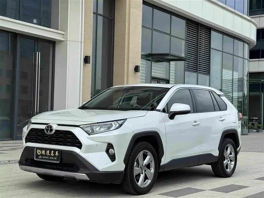 Toyota RAV4 — фото 1