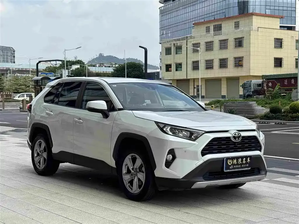 Toyota RAV4 — фото 10