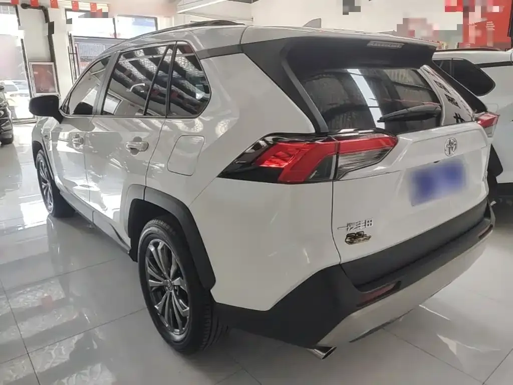 Toyota RAV4 — фото 7