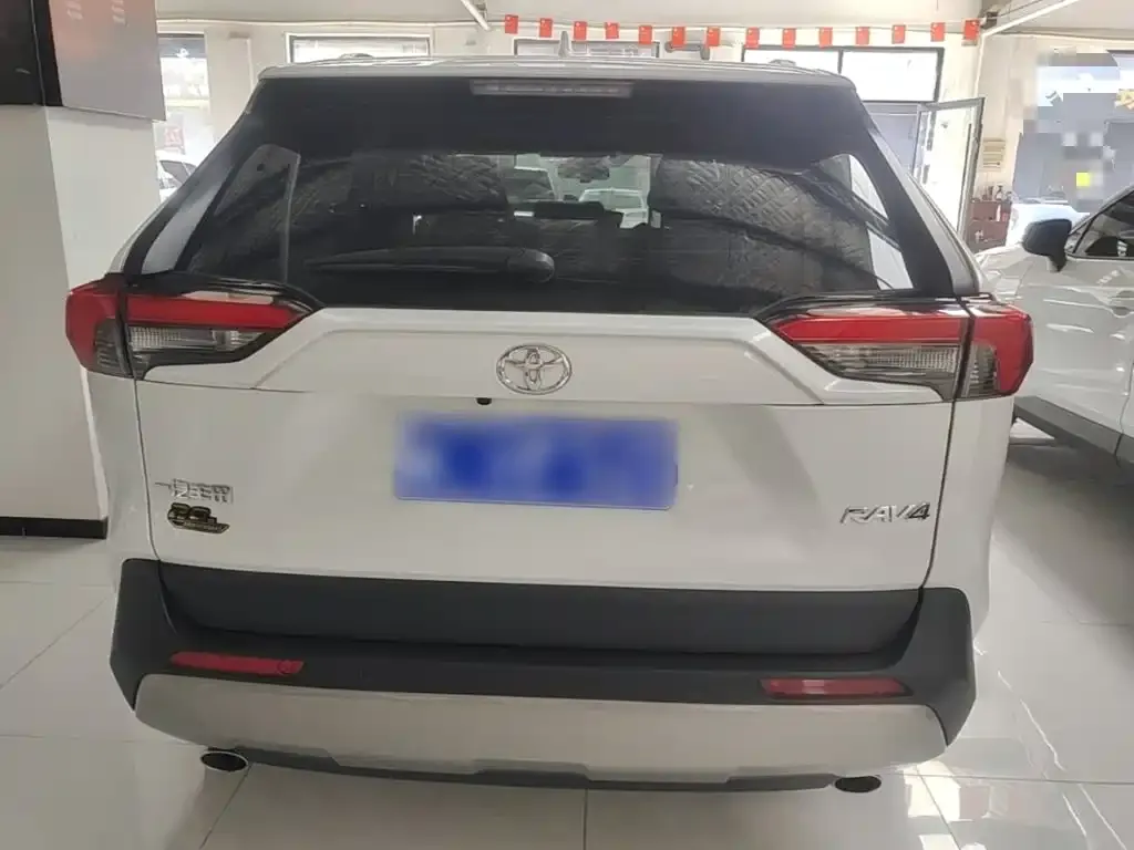 Toyota RAV4 — фото 10