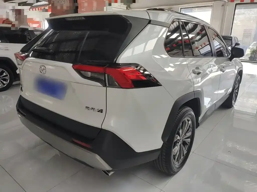 Toyota RAV4 — фото 9