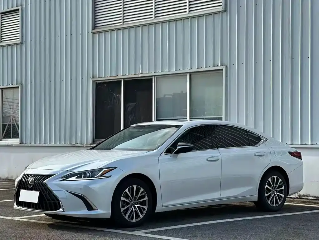 Lexus ES — фото 8