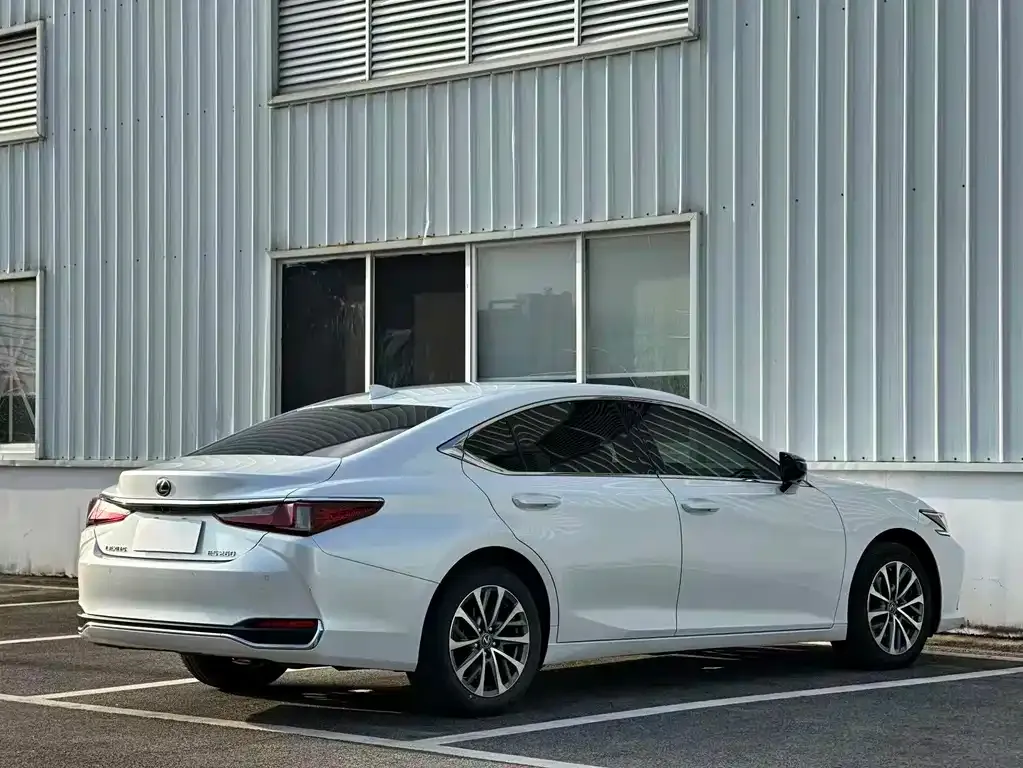 Lexus ES — фото 7