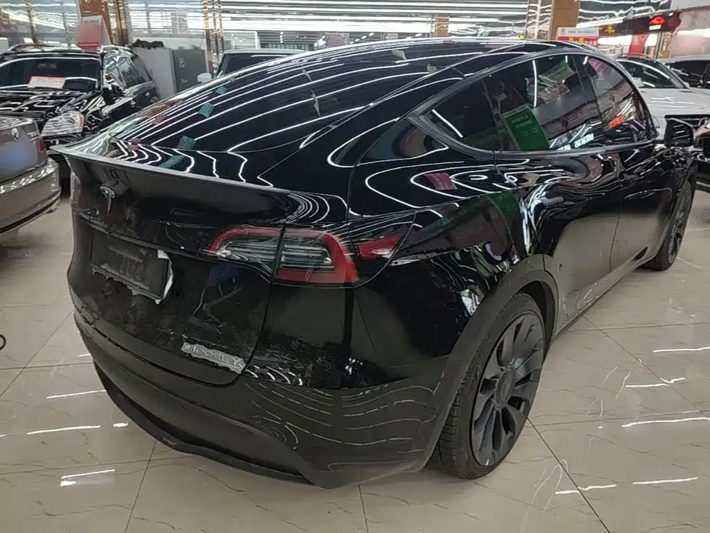 Tesla Model Y — фото 7