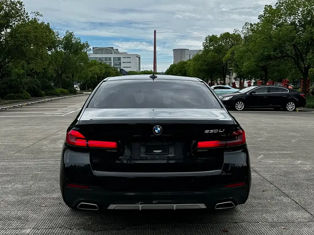 BMW 5 Series — фото 10