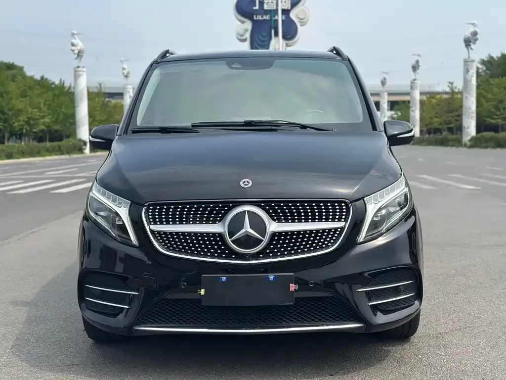 Mercedes-Benz V-Class — фото 1