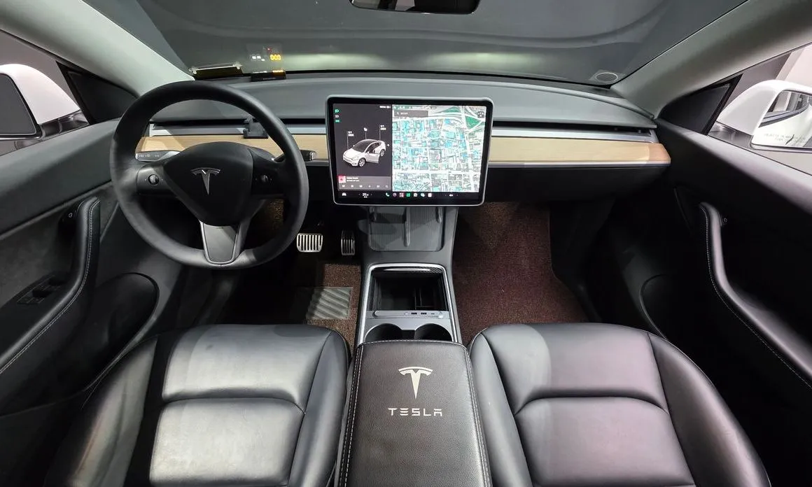 Tesla Model Y — фото 8