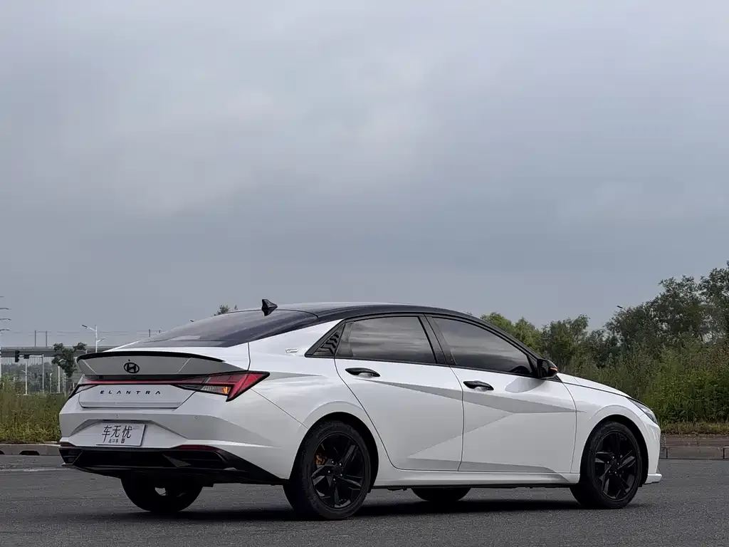 Hyundai Elantra — фото 4