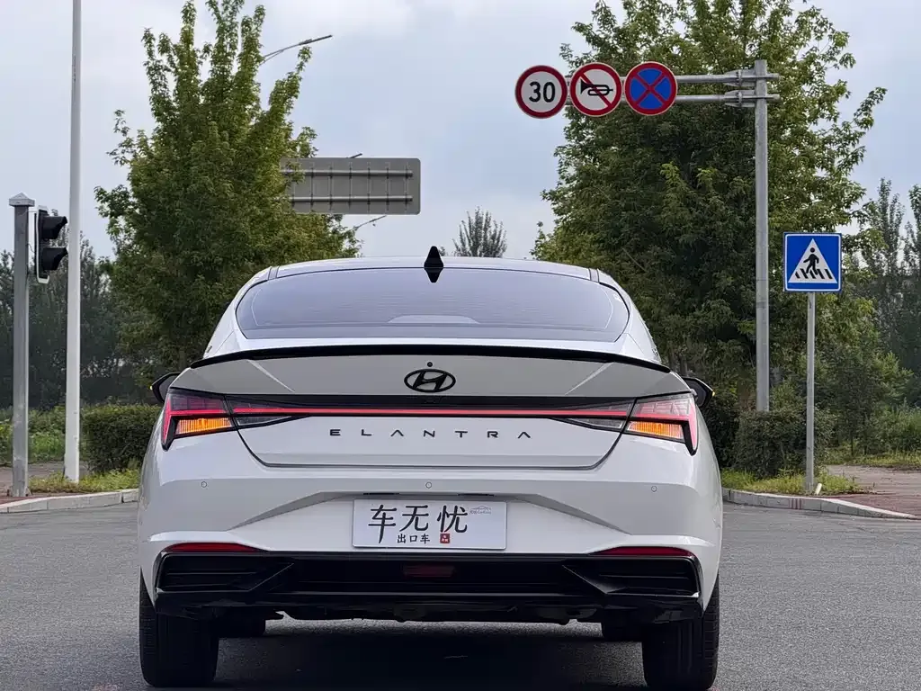 Hyundai Elantra — фото 10