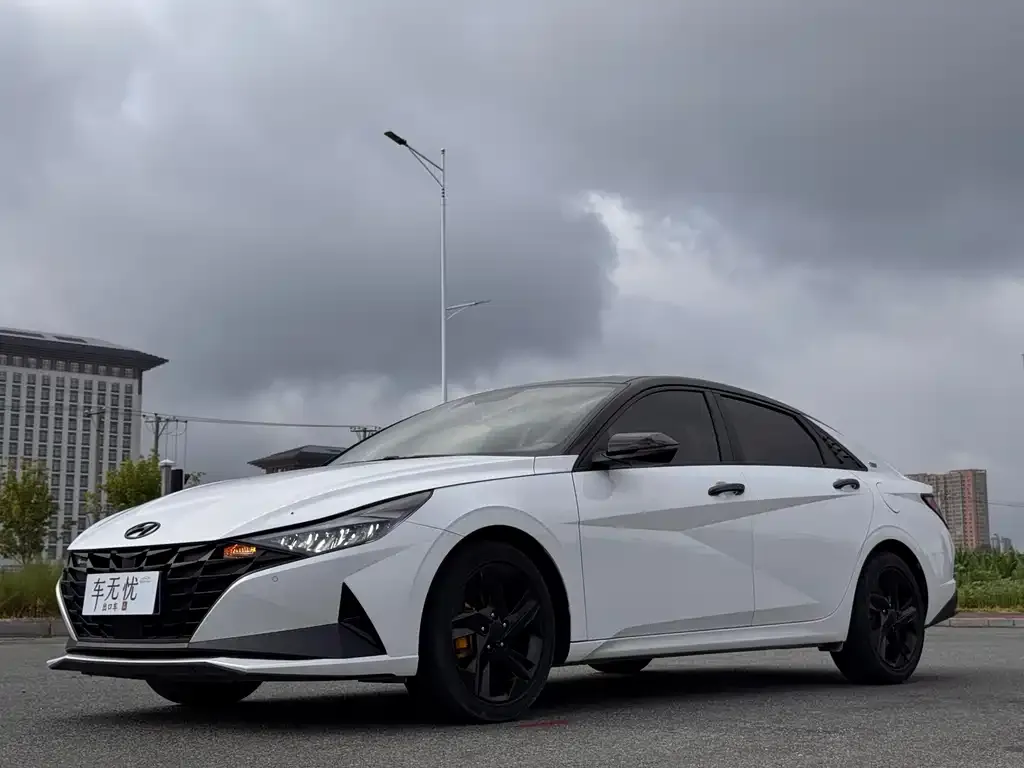 Hyundai Elantra — фото 3