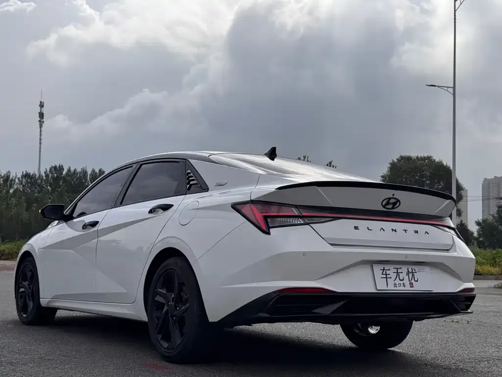 Hyundai Elantra — фото 2