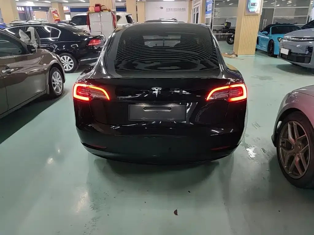 Tesla Model 3 — фото 5