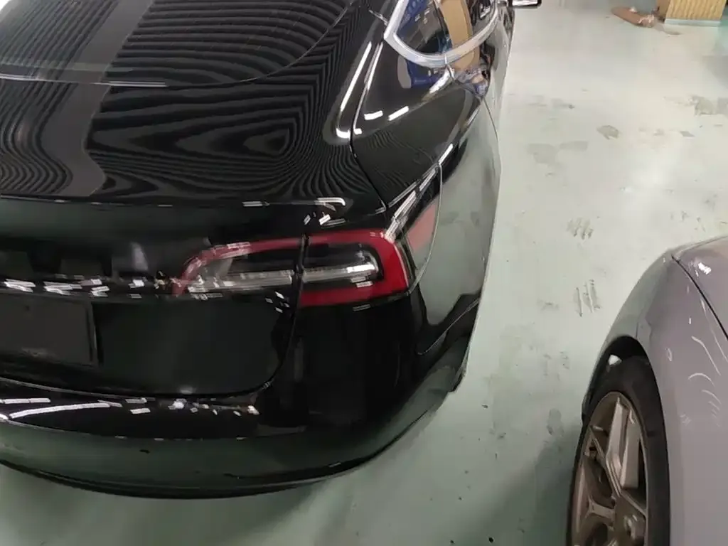 Tesla Model 3 — фото 10