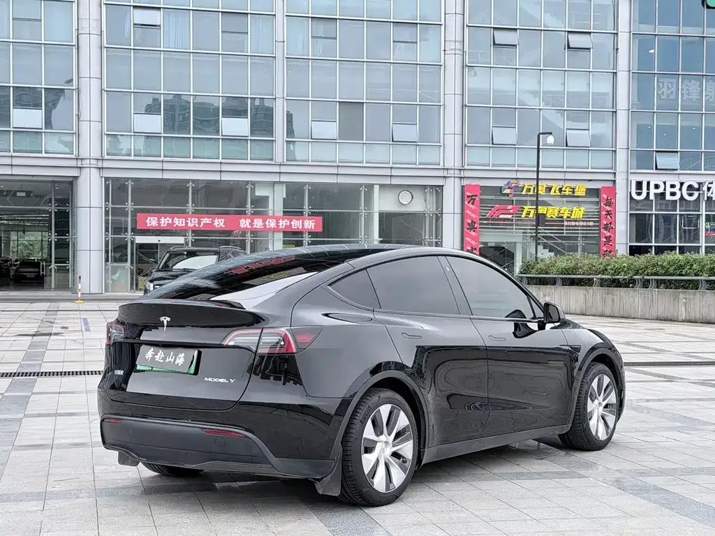 Tesla Model Y — фото 5