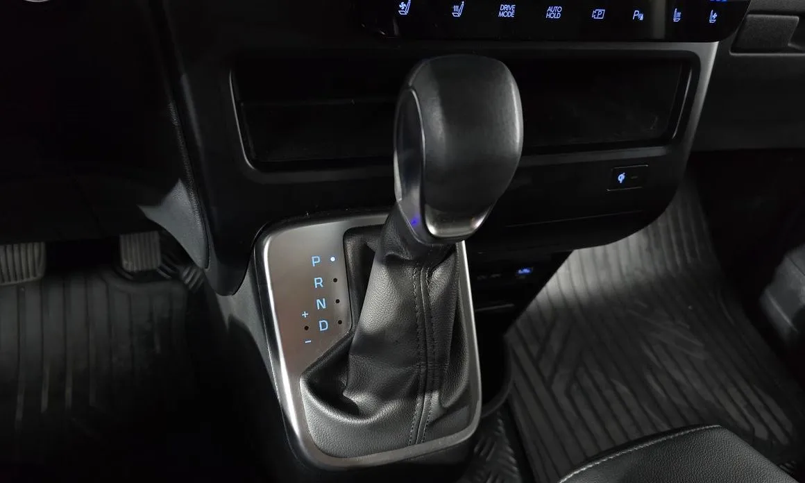Hyundai Staria — фото 2