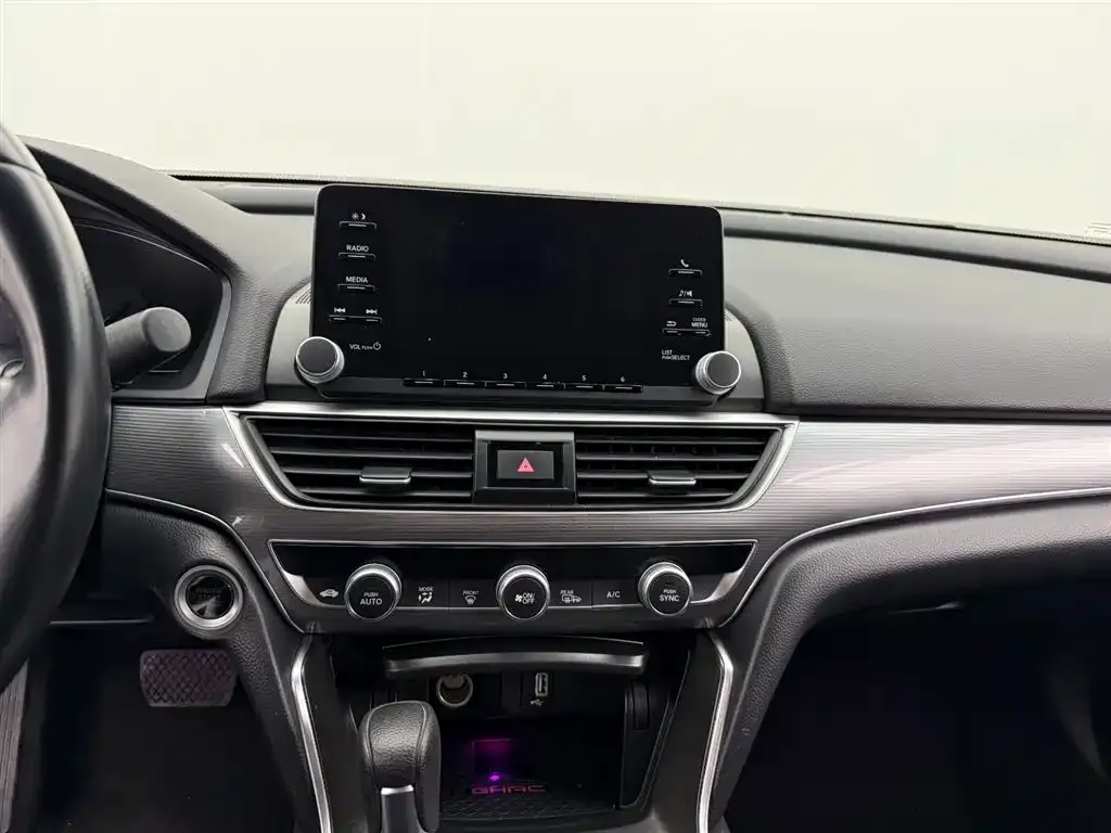 Honda Accord — фото 10