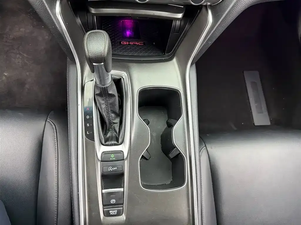 Honda Accord — фото 6