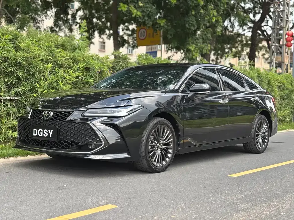 Toyota Avalon — фото 1