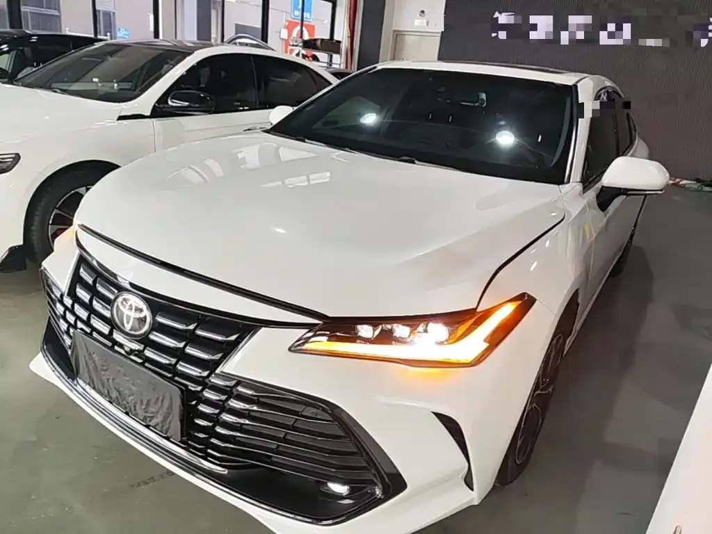 Toyota Avalon — фото 1