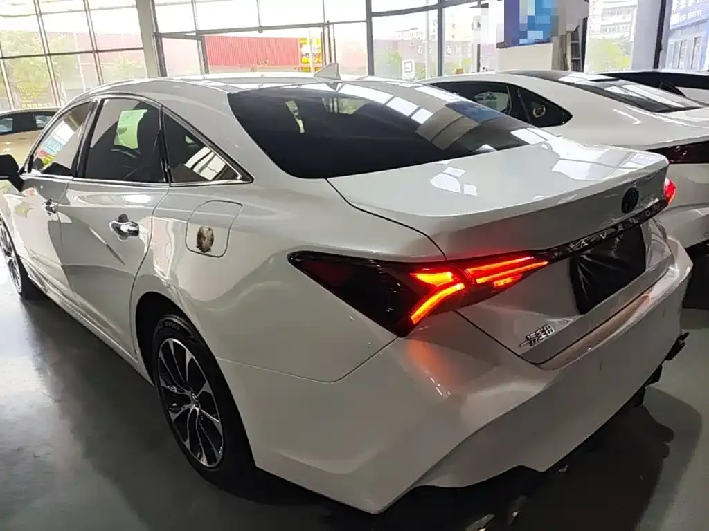 Toyota Avalon — фото 10