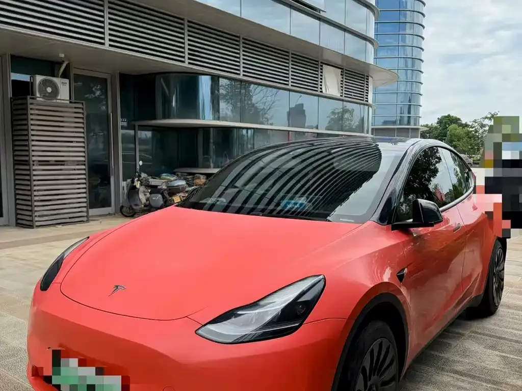 Tesla Model Y — фото 1