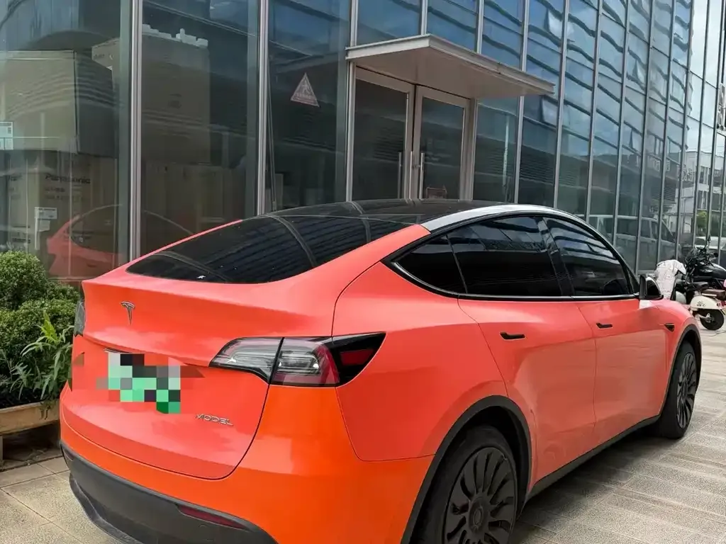 Tesla Model Y — фото 10