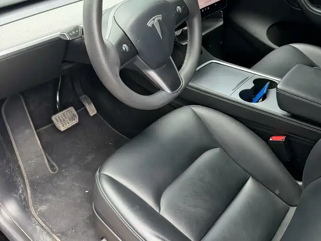 Tesla Model Y — фото 8