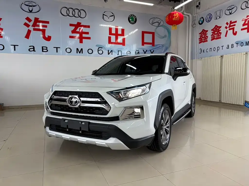 Toyota RAV4 — фото 1