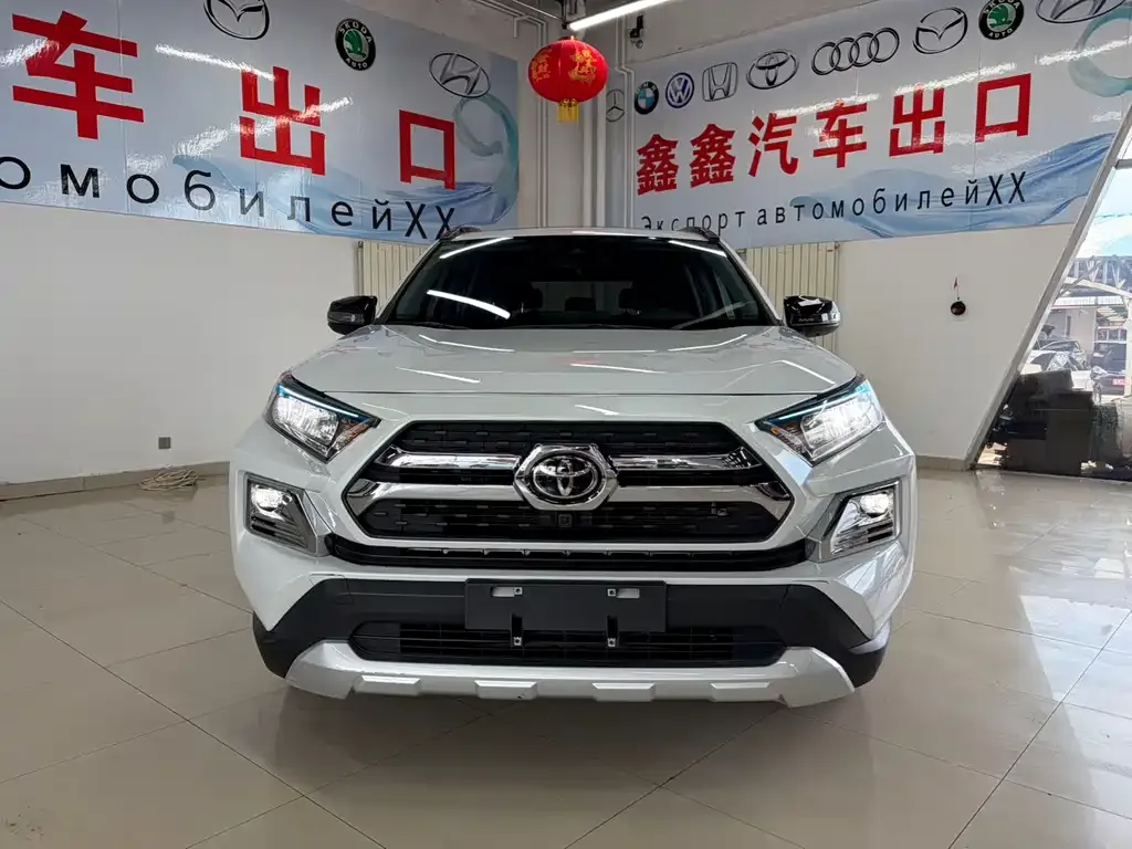 Toyota RAV4 — фото 6