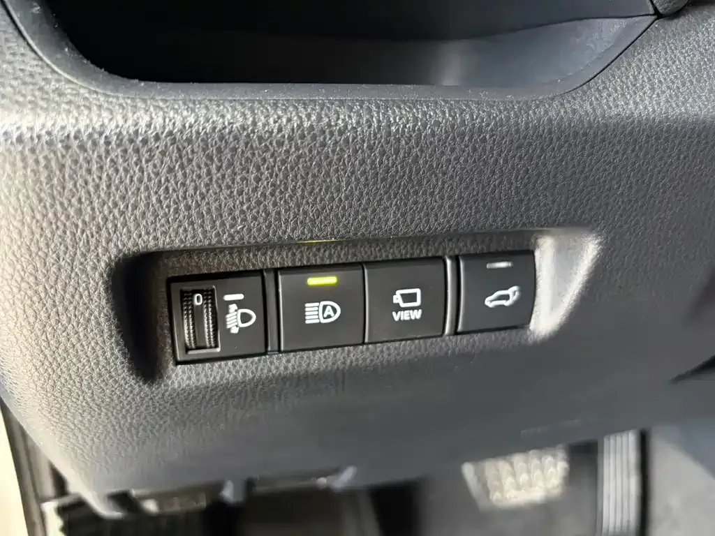 Toyota RAV4 — фото 10