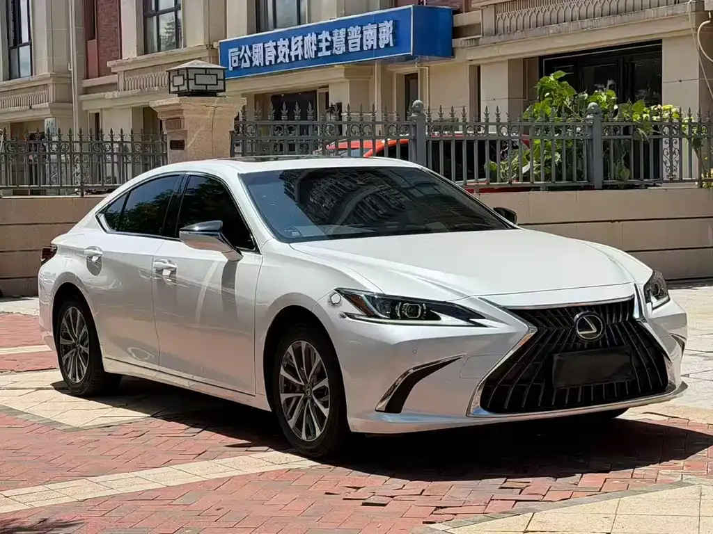 Lexus ES — фото 6