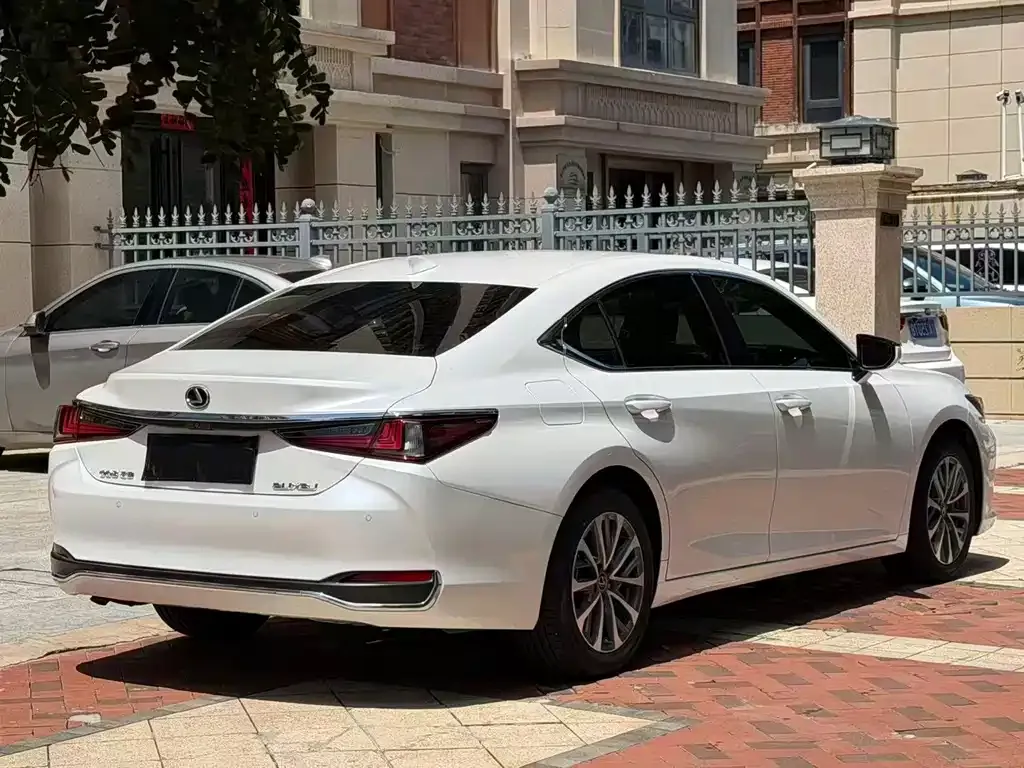 Lexus ES — фото 5