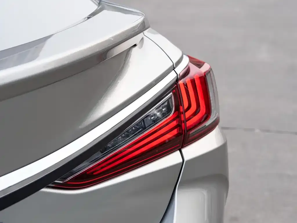 Lexus ES — фото 6