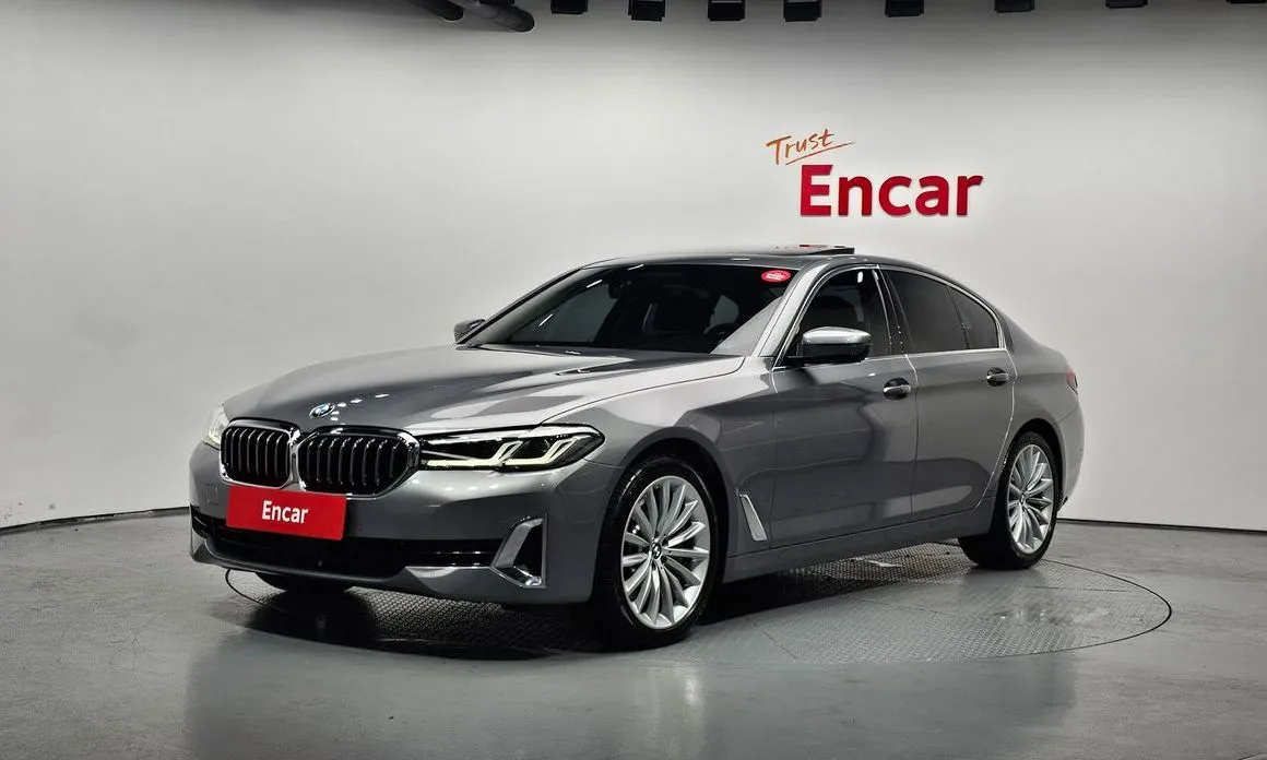 BMW 5-Series 530i xDrive Luxury 1