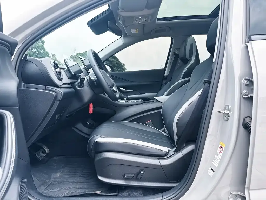 BYD Seal 05 DM-i — фото 10