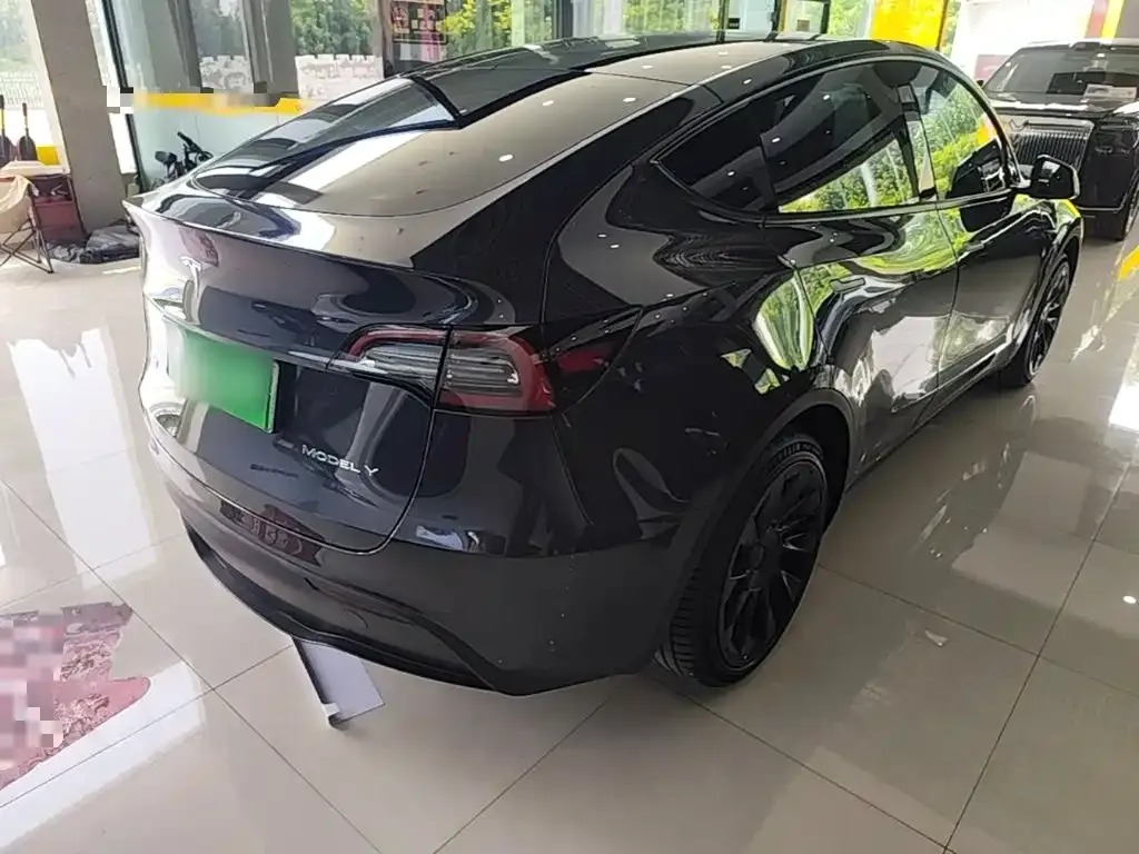 Tesla Model Y — фото 4