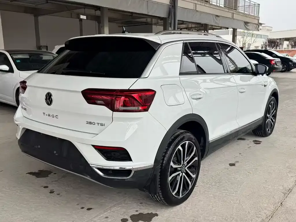Volkswagen T-Roc — фото 9