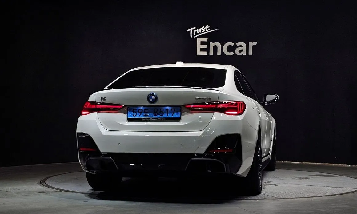 BMW i4 — фото 7