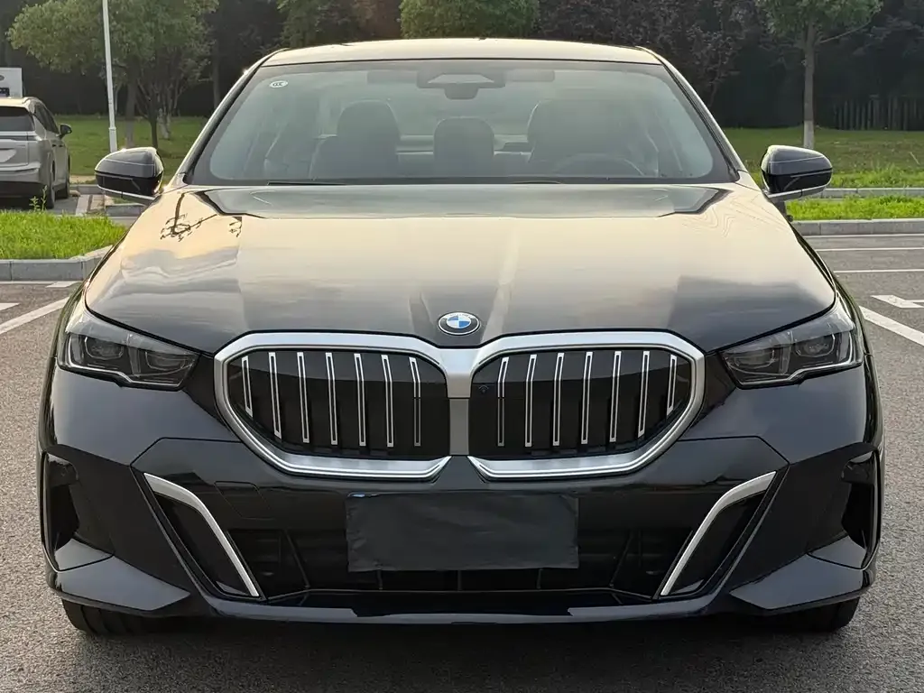 BMW 5 Series — фото 4