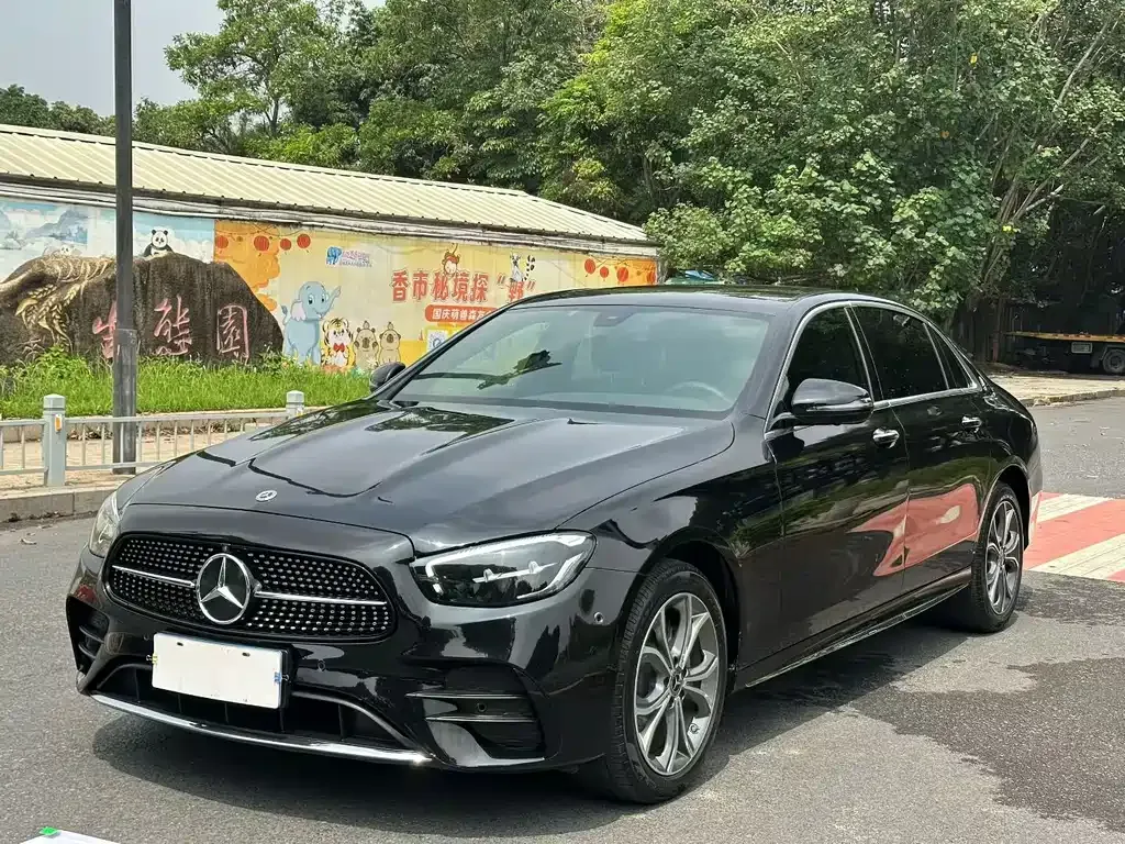 Mercedes-Benz E-Class — фото 1